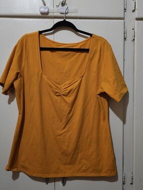 Ava & Viv Mustard Scoop-Neck Short Sleeve Top